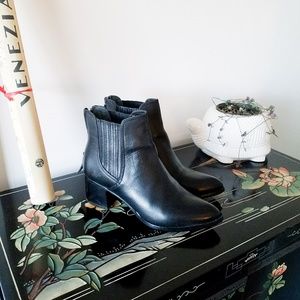 Halogen Chelsea Boots